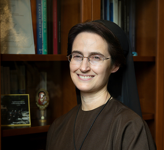 Raffaella Petrini speaking at presidential inauguration 